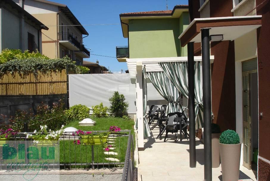 Zonas comunes - Entrada común con jardín